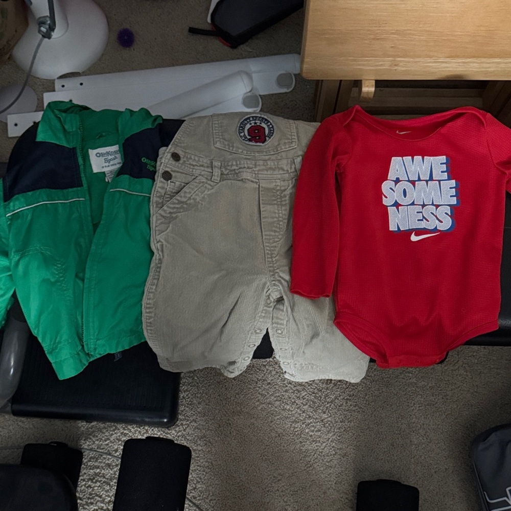 🎉NEW LISTING🎉 Bundle of 3 24 mths clothing—light jacket, overalls, & onesie